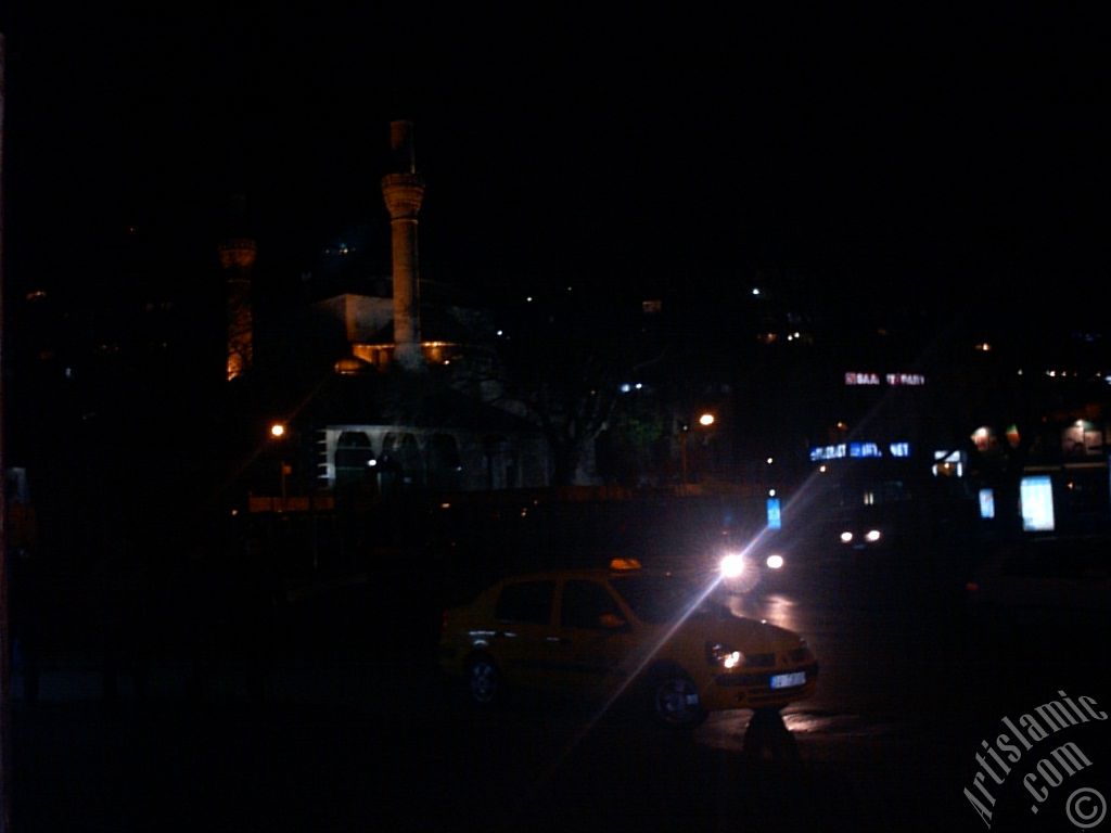 skdar sahili ve Mihrimah Sultan Camisi`nden gece manzaras.
