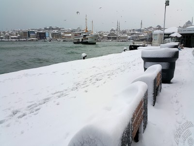 Special winter and snow photos taken on 19.Februrary.2015 morning in eight districts of Istanbul city of Turkey. The names of the districts are: Fatih, Zeyrek, Persembe Pazari, Eminonu, Karakoy, Cihangir, Findikli, Kabatas. (Detailed information about this photo will be added later.) (The picture was taken by Artislamic.com in 2015.)