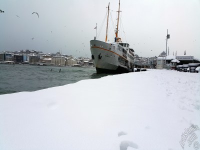 Special winter and snow photos taken on 19.Februrary.2015 morning in eight districts of Istanbul city of Turkey. The names of the districts are: Fatih, Zeyrek, Persembe Pazari, Eminonu, Karakoy, Cihangir, Findikli, Kabatas. (Detailed information about this photo will be added later.) (The picture was taken by Artislamic.com in 2015.)