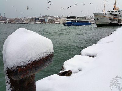 Special winter and snow photos taken on 19.Februrary.2015 morning in eight districts of Istanbul city of Turkey. The names of the districts are: Fatih, Zeyrek, Persembe Pazari, Eminonu, Karakoy, Cihangir, Findikli, Kabatas. (Detailed information about this photo will be added later.) (The picture was taken by Artislamic.com in 2015.)