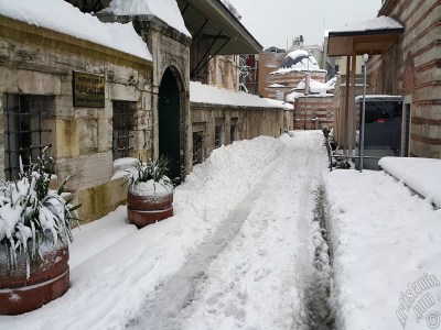 Special winter and snow photos taken on 19.Februrary.2015 morning in eight districts of Istanbul city of Turkey. The names of the districts are: Fatih, Zeyrek, Persembe Pazari, Eminonu, Karakoy, Cihangir, Findikli, Kabatas. (Detailed information about this photo will be added later.) (The picture was taken by Artislamic.com in 2015.)