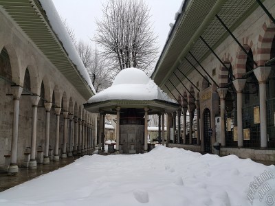 Special winter and snow photos taken on 19.Februrary.2015 morning in eight districts of Istanbul city of Turkey. The names of the districts are: Fatih, Zeyrek, Persembe Pazari, Eminonu, Karakoy, Cihangir, Findikli, Kabatas. (Detailed information about this photo will be added later.) (The picture was taken by Artislamic.com in 2015.)