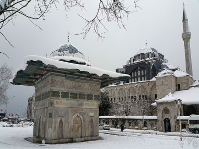 Special winter and snow photos taken on 19.Februrary.2015 morning in eight districts of Istanbul city of Turkey. The names of the districts are: Fatih, Zeyrek, Persembe Pazari, Eminonu, Karakoy, Cihangir, Findikli, Kabatas. (Detailed information about this photo will be added later.) (The picture was taken by Artislamic.com in 2015.)