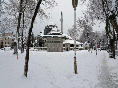 Special winter and snow photos taken on 19.Februrary.2015 morning in eight districts of Istanbul city of Turkey. The names of the districts are: Fatih, Zeyrek, Persembe Pazari, Eminonu, Karakoy, Cihangir, Findikli, Kabatas. (Detailed information about this photo will be added later.) (The picture was taken by Artislamic.com in 2015.)