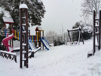 Special winter and snow photos taken on 19.Februrary.2015 morning in eight districts of Istanbul city of Turkey. The names of the districts are: Fatih, Zeyrek, Persembe Pazari, Eminonu, Karakoy, Cihangir, Findikli, Kabatas. (Detailed information about this photo will be added later.) (The picture was taken by Artislamic.com in 2015.)