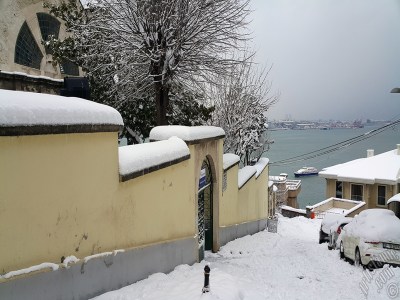 Special winter and snow photos taken on 19.Februrary.2015 morning in eight districts of Istanbul city of Turkey. The names of the districts are: Fatih, Zeyrek, Persembe Pazari, Eminonu, Karakoy, Cihangir, Findikli, Kabatas. (Detailed information about this photo will be added later.) (The picture was taken by Artislamic.com in 2015.)